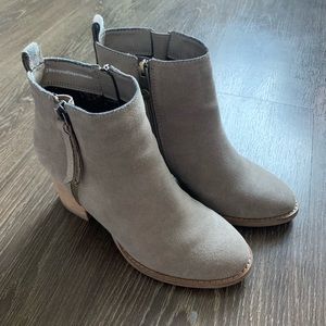 Blondo Waterproof Booties - Light Taupe - Size 5.5